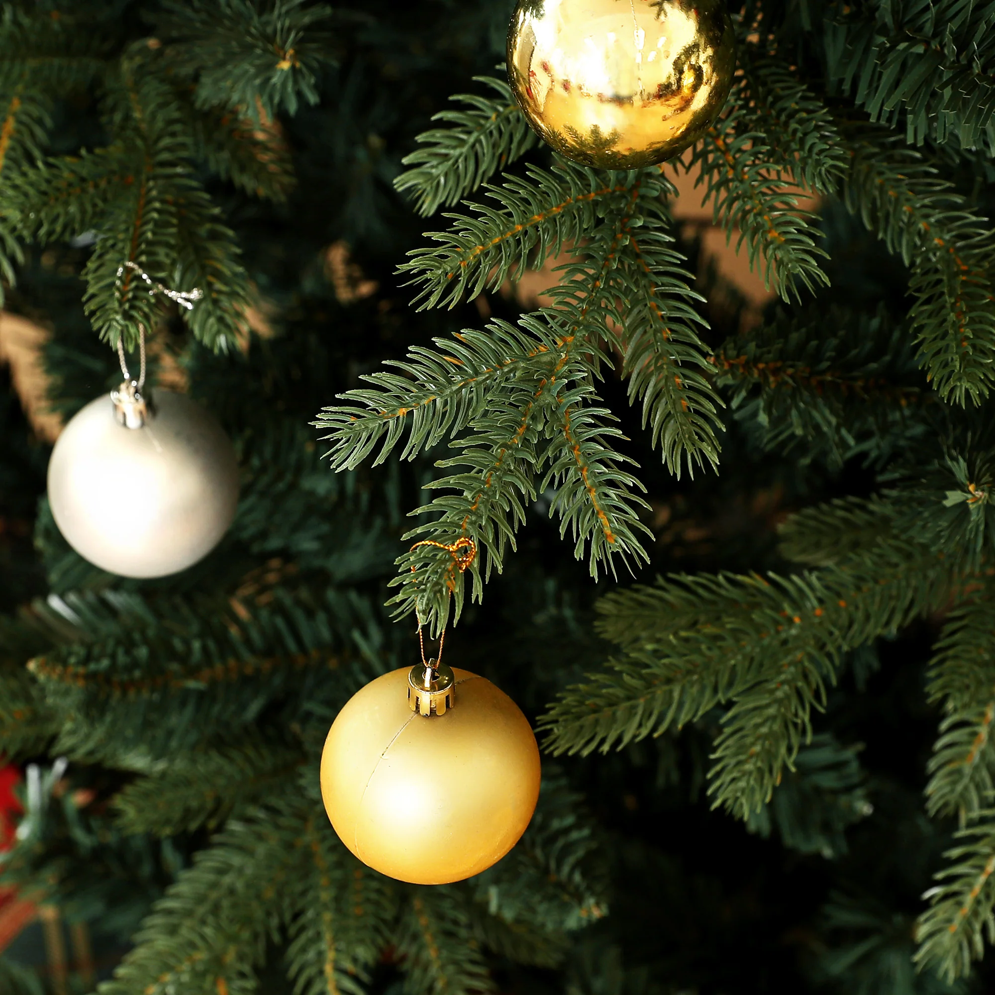 7ft Christmas Tree Artificial - Dark Green 3116 Tips - Image 9