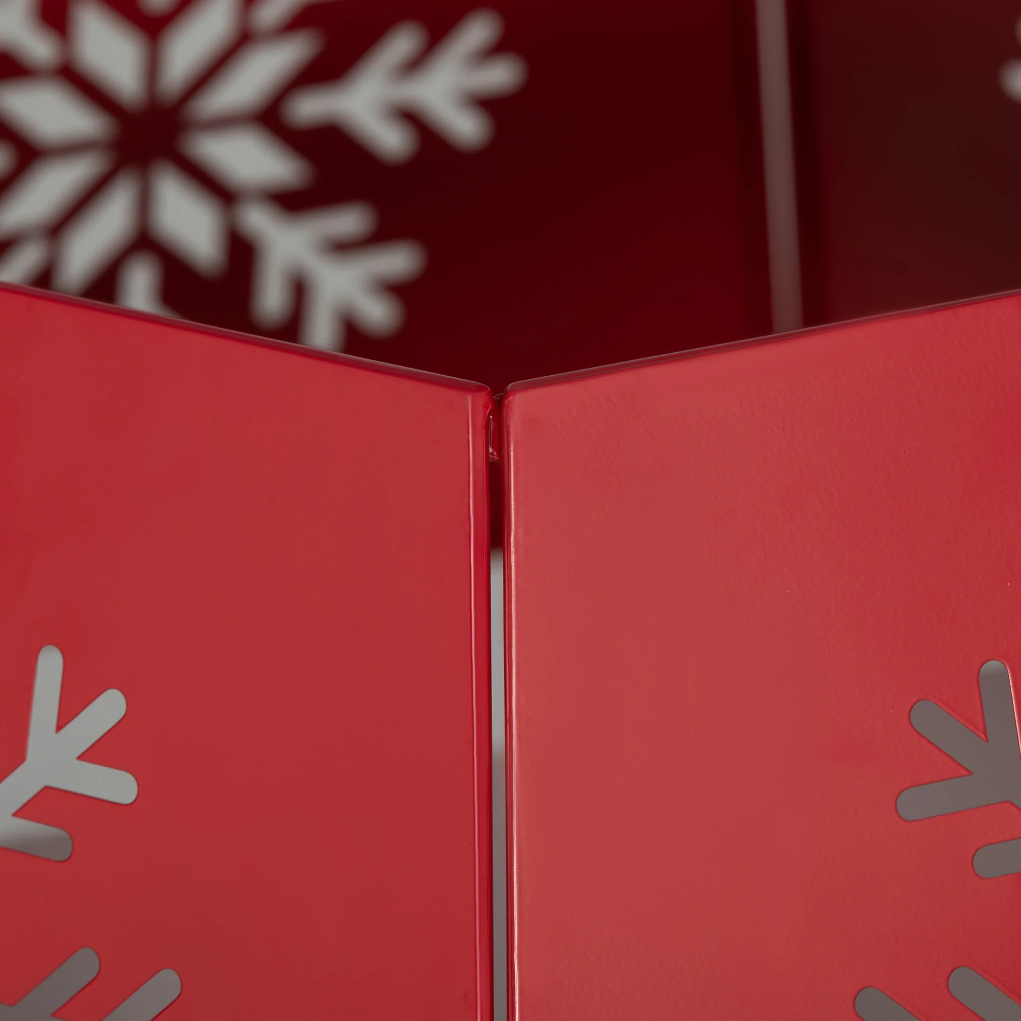 Christmas Tree Skirt Metal Red Tips - Image 9